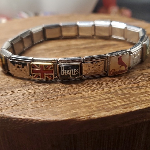 Jewelry - B3210 full of charms anazing collectors opportunity rare find bracelet italian